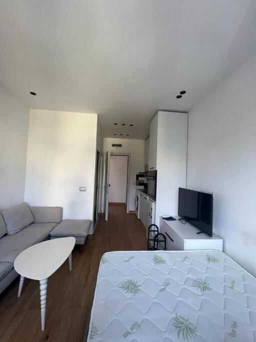 Central Studio Тирана Екстериор снимка